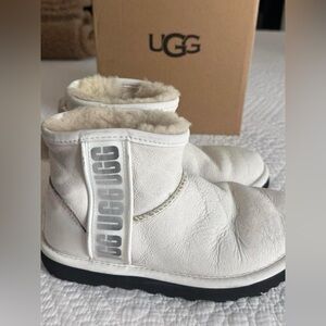 UGG Classic Mini Side Logo II Women's Boots Ultra Matte White 5 - 5.5